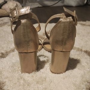 Size 7 Gold Heels
